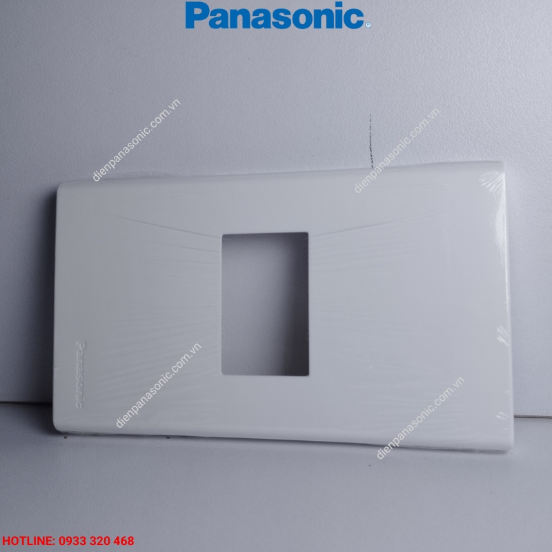 Mặt 1 thiết bị Panasonic WEV68010SW mặt trước