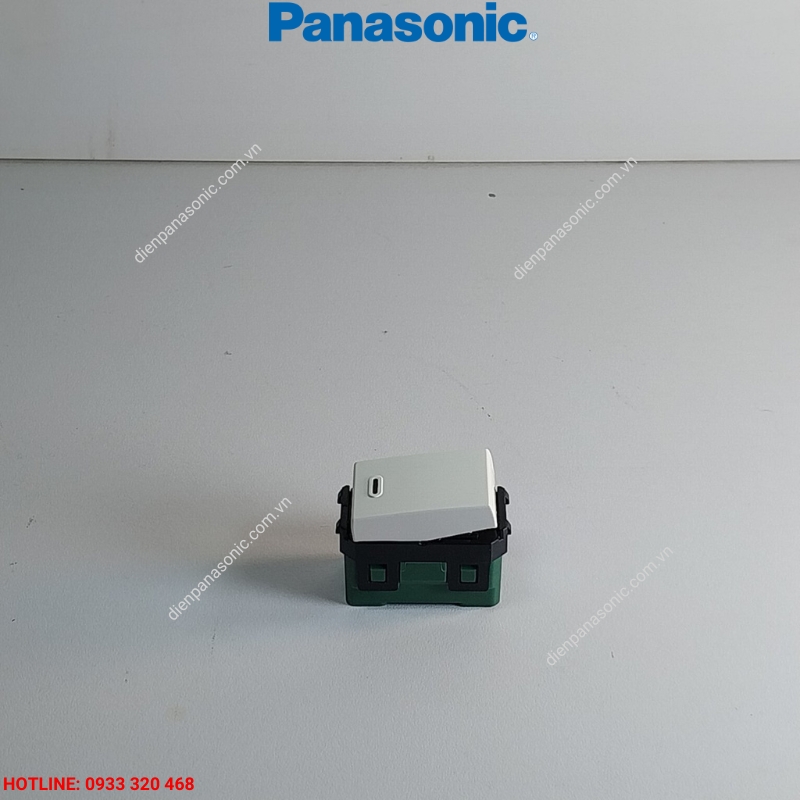 Hạt Công tắc đơn 1 chiều Panasonic WEV5001 chụp ngang